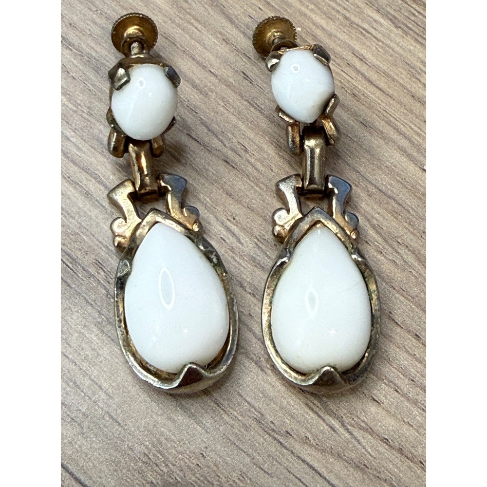 Vintage 1950s Barclay White Milk Glass Teardrop Dangle Screw Back Earrings